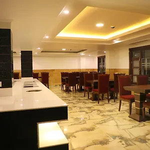 3* Hotel The Grand White By Parfait